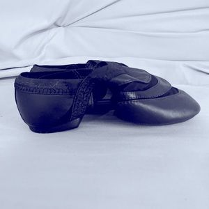 Capezio Freeform Jazz Shoe. Black. Size 9M. New in box.